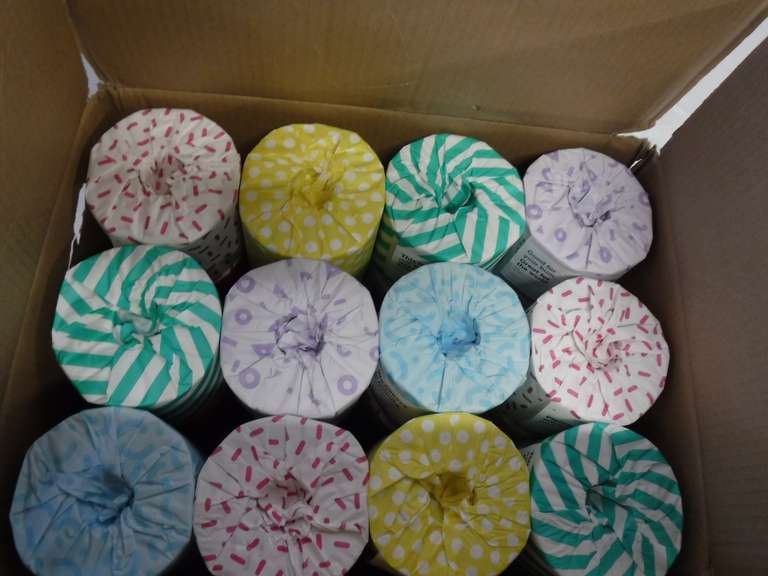 Assortment of 3 cases of toilet paper (60 rolls) Dutch Goat