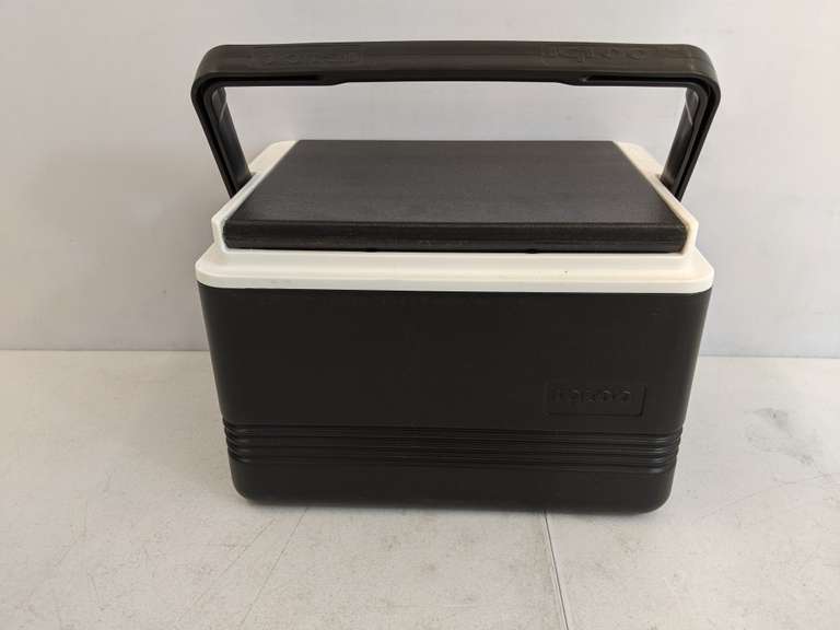 Black and White Igloo Lunch Box 9" x 12" Dutch Goat
