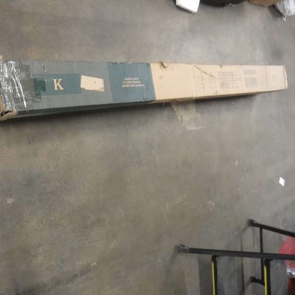 Zinus Victor 4" Quick Lock Box Metal Spring Box Mattress King Dutch Goat