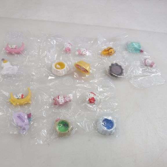 24 Piece Hello Kitty Themed Character Set - Dutch Goat