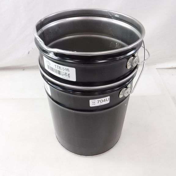 Lot Of 2 Vestil Pail Steel Open Head Pail With Handle 5 Gallon One Is ...