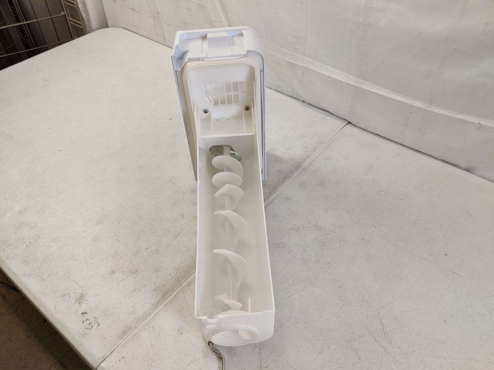 Genuine OEM Samsung Refrigerator Ice Bucket Assembly da63-06925a