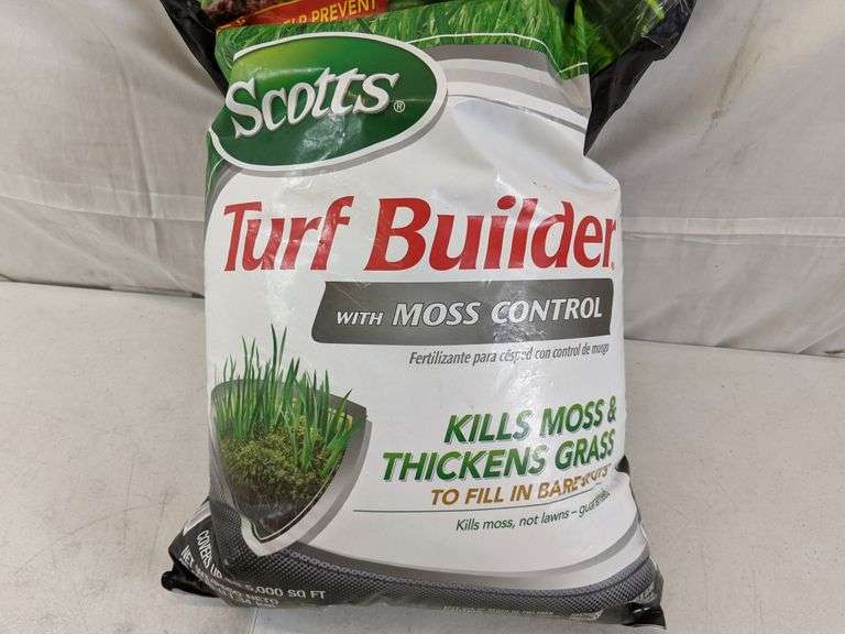 Scotts Turf Builder With Moss Control Covers Up To 5,000 SQ. Feet