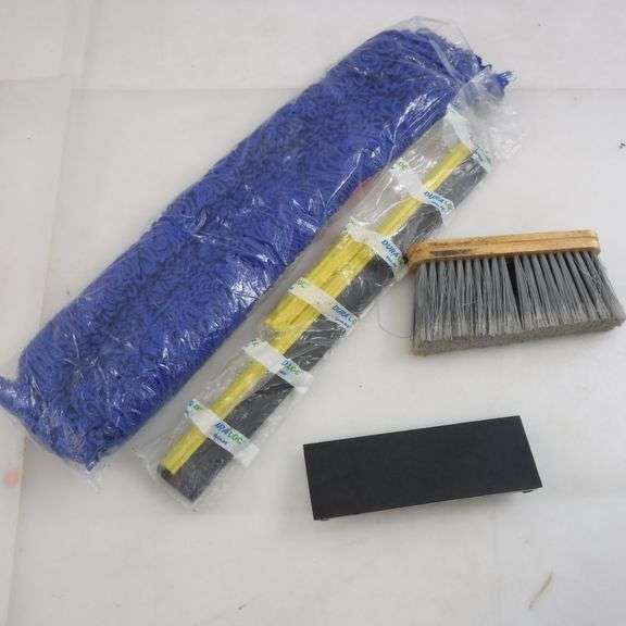 Assortment Of 4 Cleaning Cleaning Pad Base 9" x 3.25" For Pole (No