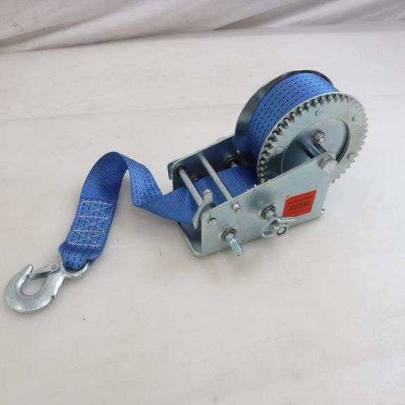 3200LB Heavy Duty Strap Hand Crank Winch with 32' Strap Missing