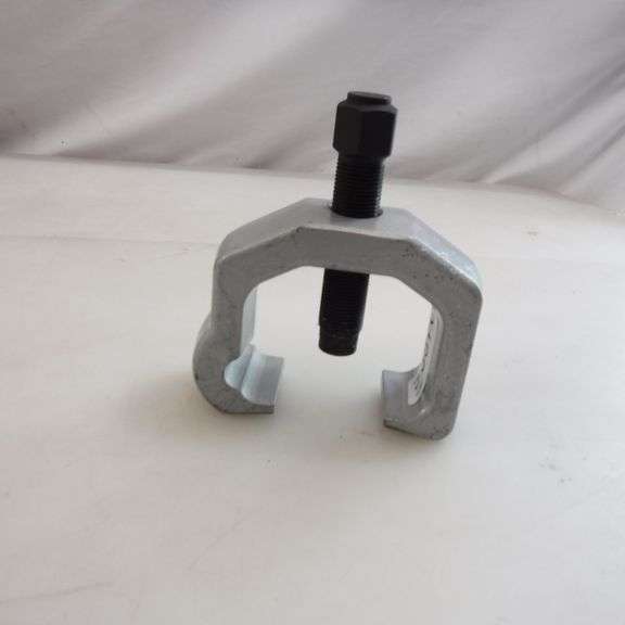 KentMoore CH47965 Pitman Arm Puller Separator Pulling A Hub Off A