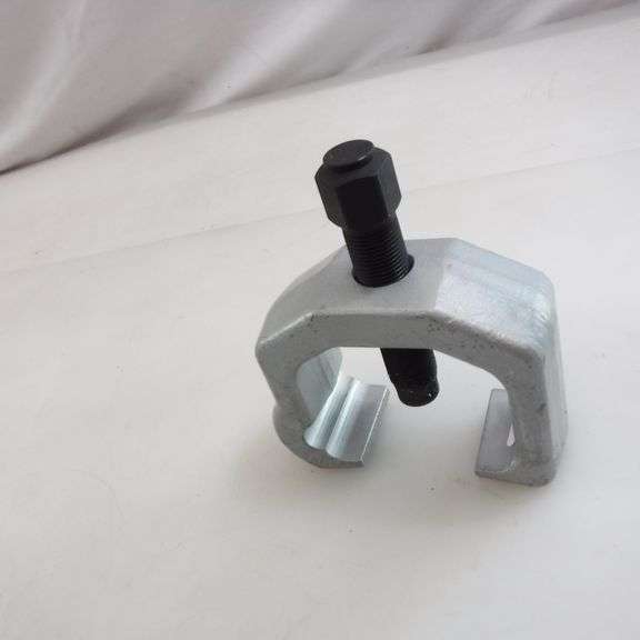 KentMoore CH47965 Pitman Arm Puller Separator Pulling A Hub Off A