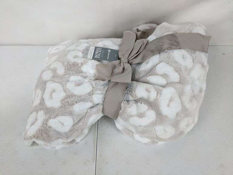 Members Mark Oversized Lounge Throw Blanket 60" x 70" White Dutch Goat