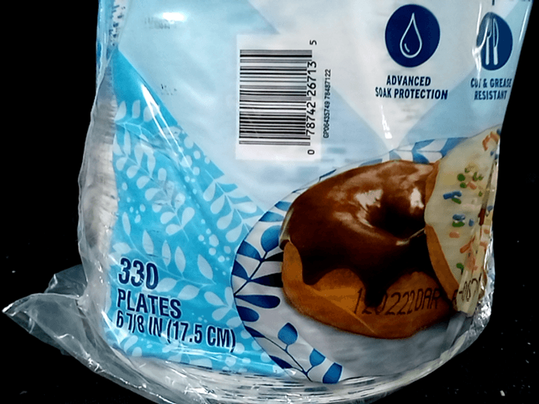 Member's Mark Ultra Dessert/Snack Paper Plates Dutch Goat