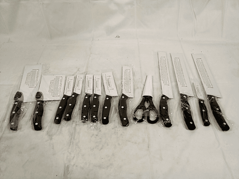 Set 4 Coltelli Da Bistecca Seghettati Miracle Blade World Class – Lama Forgiata 10,2 Cm