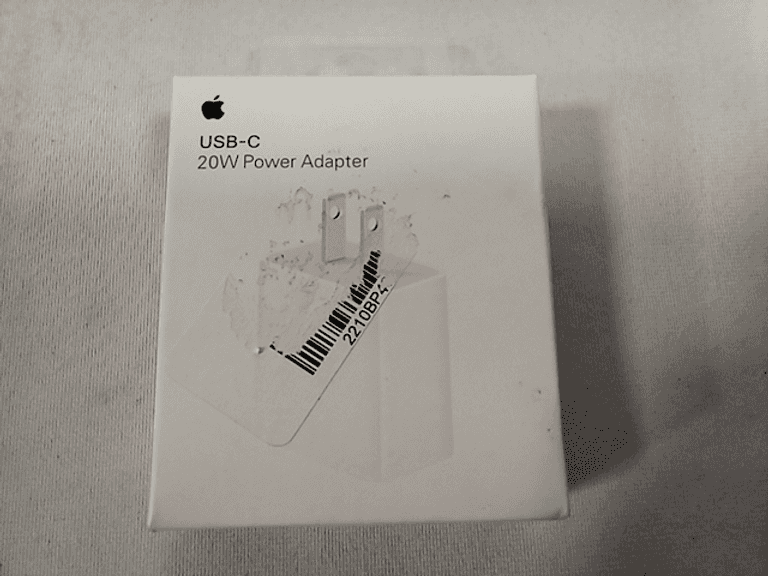 Apple出品ページ Apple MHJ83LL/A, 20W USB-C Power Adapter, White - Dutch Goat