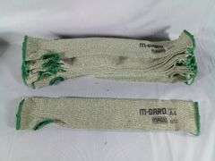 MAGID CutMaster Aramax XT Cut Resistant Sleeves - ANSI Cut Level 4, Green, 14" Length With Thumb Slot (Men's/Unisex)